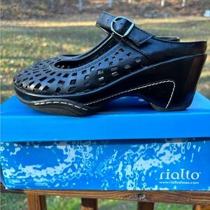Rialto brand. Women’s shoes. Size 6.5M. New like condition.